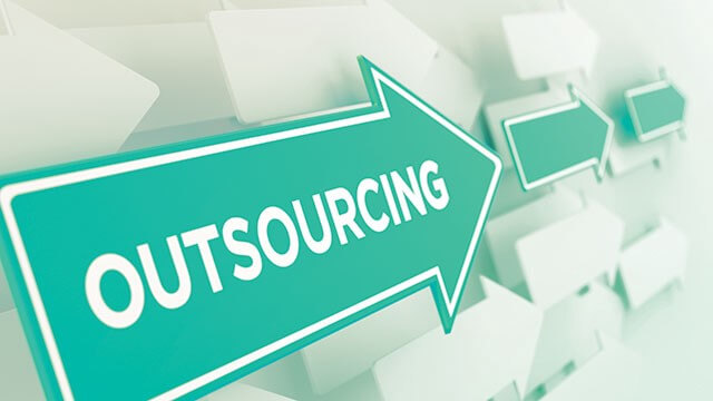 Outsource là gì? Những lợi ích và rủi ro  khi sử dụng Outsource